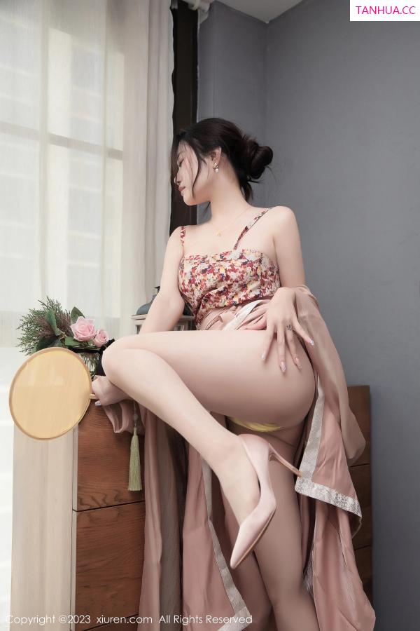  [XiuRen]高清写真图 2023.03.23 No.6457 严利娅Yuliya 汉服美臀第36张图片